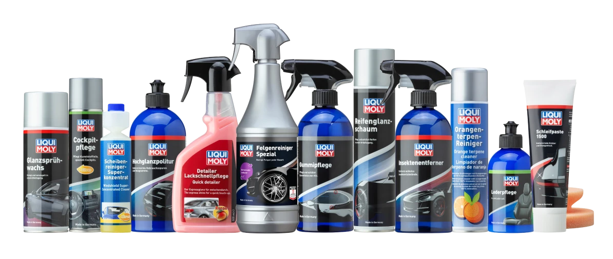 Verschiedene LIQUI MOLY Autopflegeprodukte in Sprüh- und Flaschenform.